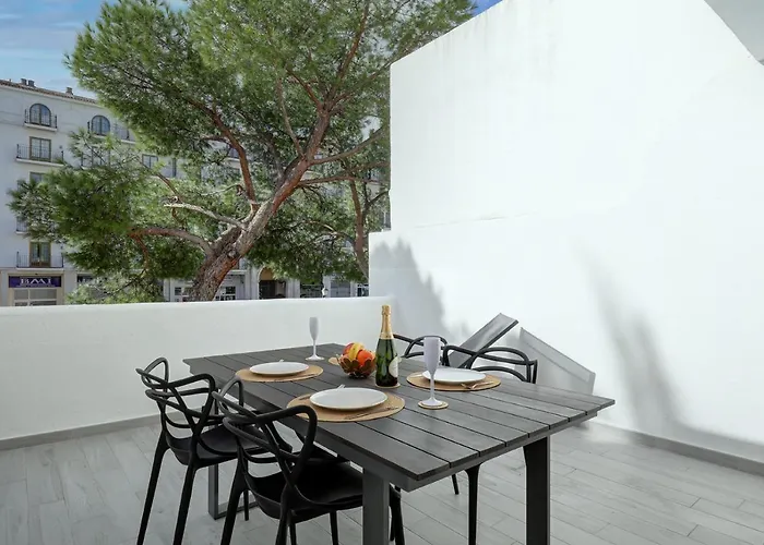 One Bedroom Apartment Walking Distance To Puerto Banus